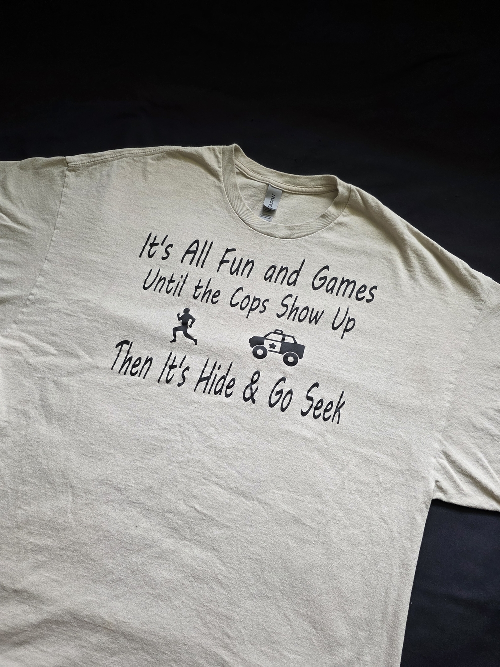 Gildan Heavy Cotton Tan Beige Funny Graphic Tee T-Shirt Cops Run Hide & Go